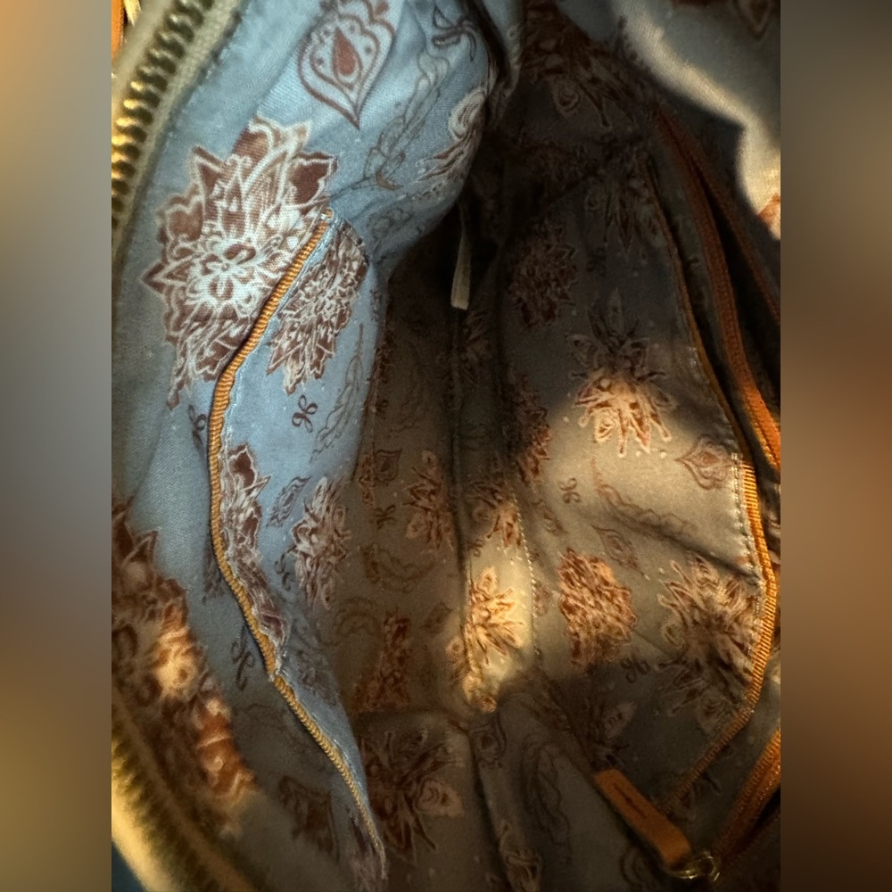 Beige hobo cross body purse - Picture 8 of 16